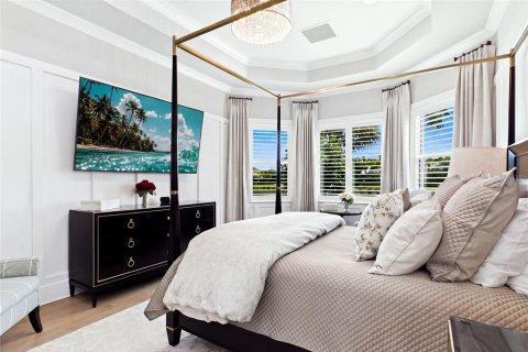 House in Naples, Florida 4 bedrooms, 270.9 sq.m. № 2423625 - photo 30