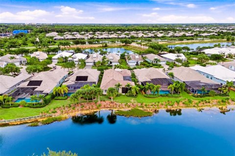 House in Naples, Florida 4 bedrooms, 270.9 sq.m. № 2423625 - photo 4