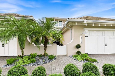 House in Naples, Florida 4 bedrooms, 270.9 sq.m. № 2423625 - photo 6