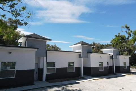 Commercial property in Bartow, Florida 11 bedrooms, 418.06 sq.m. № 2105564