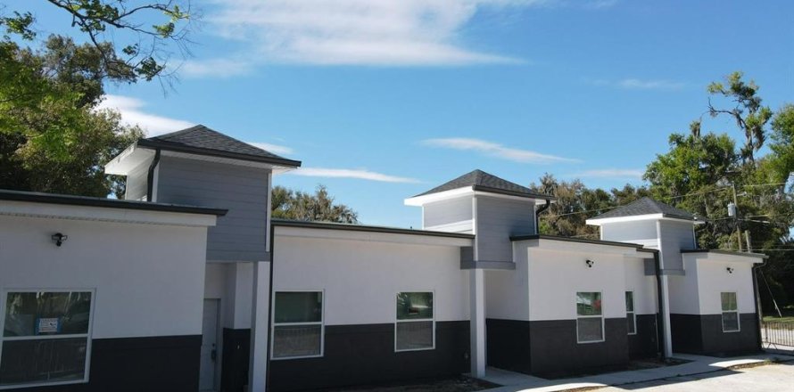 Propiedad comercial en Bartow, Florida 11 dormitorios, 418.06 m2 № 2105564