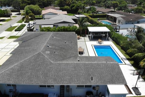 Casa en venta en Miami, Florida, 4 dormitorios, 176.51 m2 № 1836557 - foto 23