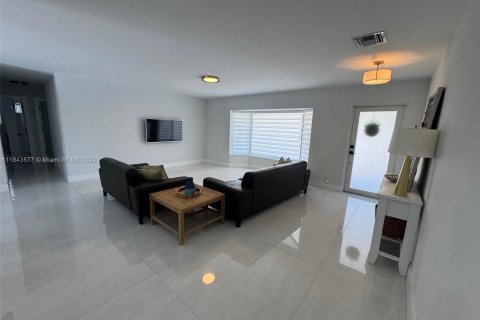 Casa en venta en Miami, Florida, 4 dormitorios, 176.51 m2 № 1836557 - foto 8