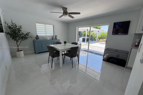 Casa en venta en Miami, Florida, 4 dormitorios, 176.51 m2 № 1836557 - foto 9