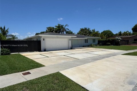 Casa en venta en Miami, Florida, 4 dormitorios, 176.51 m2 № 1836557 - foto 2
