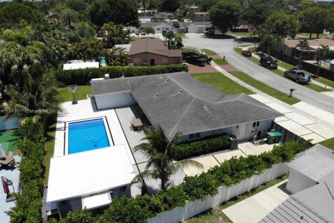 Casa en venta en Miami, Florida, 4 dormitorios, 176.51 m2 № 1836557 - foto 16