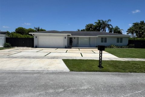 Casa en venta en Miami, Florida, 4 dormitorios, 176.51 m2 № 1836557 - foto 1