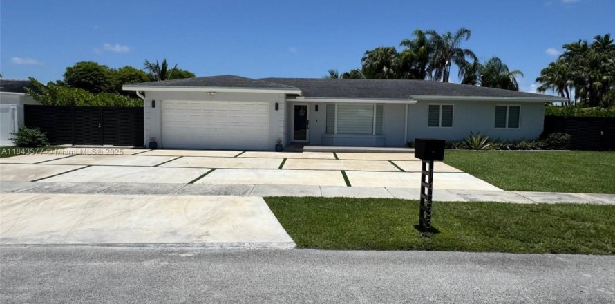 Casa en Miami, Florida 4 dormitorios, 176.51 m2 № 1836557