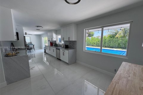 Casa en venta en Miami, Florida, 4 dormitorios, 176.51 m2 № 1836557 - foto 7