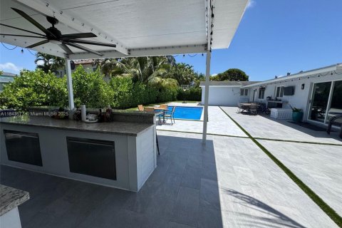 Casa en venta en Miami, Florida, 4 dormitorios, 176.51 m2 № 1836557 - foto 12