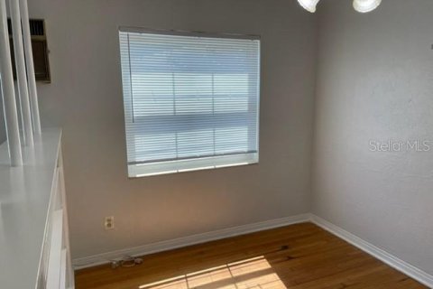 House in Saint Petersburg, Florida 2 bedrooms, 100.71 sq.m. № 2211479 - photo 6