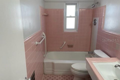 House in Saint Petersburg, Florida 2 bedrooms, 100.71 sq.m. № 2211479 - photo 18