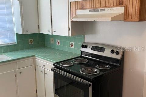 House in Saint Petersburg, Florida 2 bedrooms, 100.71 sq.m. № 2211479 - photo 11