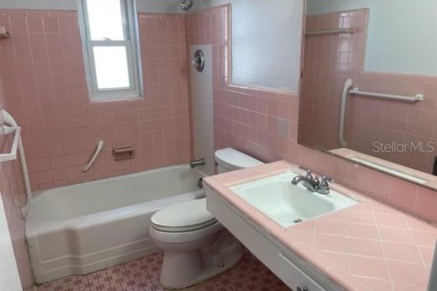 House in Saint Petersburg, Florida 2 bedrooms, 100.71 sq.m. № 2211479 - photo 19