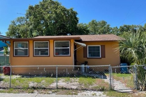 House in Saint Petersburg, Florida 2 bedrooms, 100.71 sq.m. № 2211479