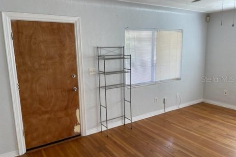 House in Saint Petersburg, Florida 2 bedrooms, 100.71 sq.m. № 2211479 - photo 2