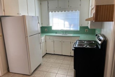 House in Saint Petersburg, Florida 2 bedrooms, 100.71 sq.m. № 2211479 - photo 10