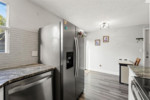 House in Largo, Florida 4 bedrooms, 93.83 sq.m. № 2092976 - photo 12