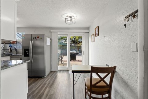 House in Largo, Florida 4 bedrooms, 93.83 sq.m. № 2092976 - photo 9