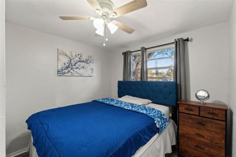 House in Largo, Florida 4 bedrooms, 93.83 sq.m. № 2092976 - photo 20