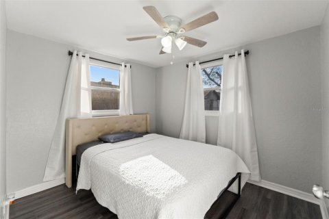 House in Largo, Florida 4 bedrooms, 93.83 sq.m. № 2092976 - photo 14