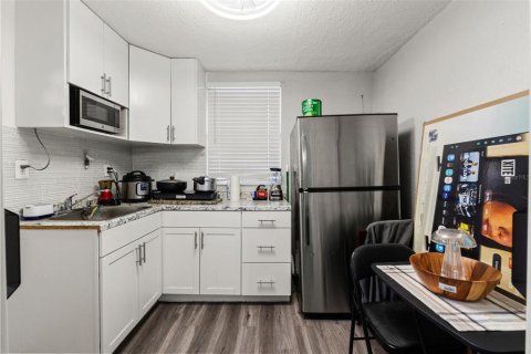 House in Largo, Florida 4 bedrooms, 93.83 sq.m. № 2092976 - photo 27