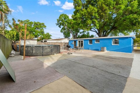 House in Largo, Florida 4 bedrooms, 93.83 sq.m. № 2092976 - photo 24