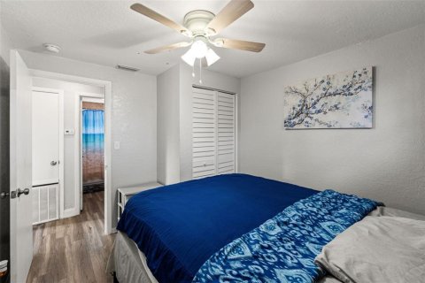 House in Largo, Florida 4 bedrooms, 93.83 sq.m. № 2092976 - photo 21