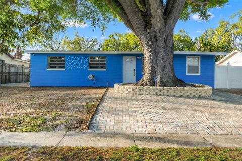 House in Largo, Florida 4 bedrooms, 93.83 sq.m. № 2092976 - photo 3