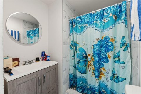 House in Largo, Florida 4 bedrooms, 93.83 sq.m. № 2092976 - photo 29