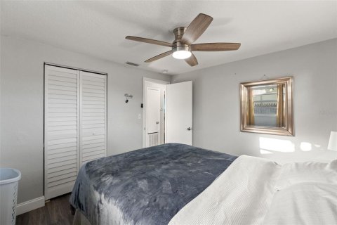 House in Largo, Florida 4 bedrooms, 93.83 sq.m. № 2092976 - photo 17