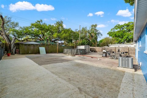 House in Largo, Florida 4 bedrooms, 93.83 sq.m. № 2092976 - photo 22