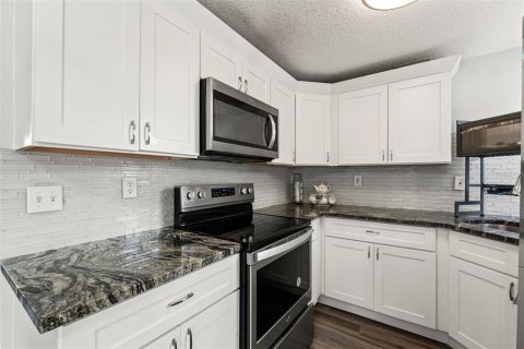 House in Largo, Florida 4 bedrooms, 93.83 sq.m. № 2092976 - photo 10