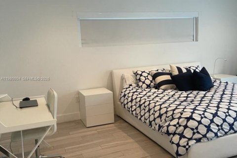 Снять в аренду кондоминиум в Ки-Бискейн, Флорида 2 спальни, 116.13м2, № 2077780 - фото 19