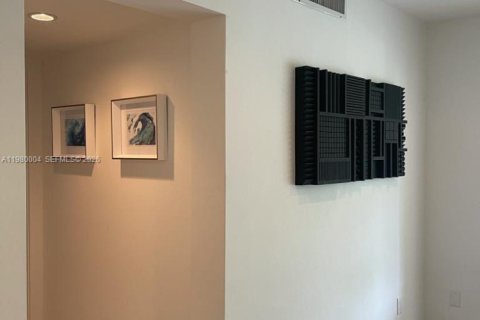 Снять в аренду кондоминиум в Ки-Бискейн, Флорида 2 спальни, 116.13м2, № 2077780 - фото 18