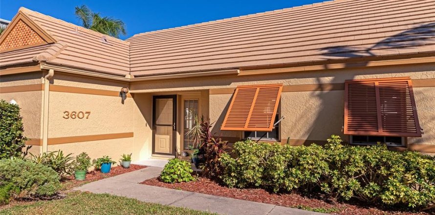 House in Bradenton, Florida 2 bedrooms, 159.61 sq.m. № 1570033
