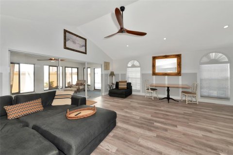 House in Bradenton, Florida 2 bedrooms, 159.61 sq.m. № 1570033 - photo 9