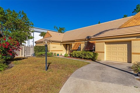 House in Bradenton, Florida 2 bedrooms, 159.61 sq.m. № 1570033 - photo 4