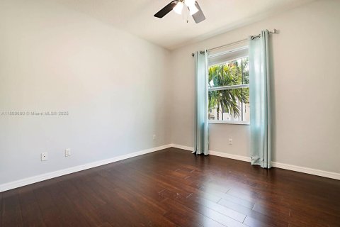 Купить таунхаус в Палм-Бич-Гарденс, Флорида 3 спальни, 159.61м2, № 1936263 - фото 24