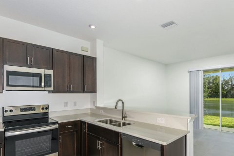 Touwnhouse à vendre à Palmetto, Floride: 2 chambres, 113 m2 № 159643 - photo 1
