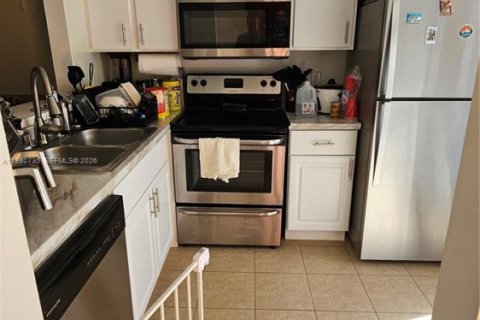 Снять в аренду таунхаус в Санрайз, Флорида 2 спальни, 83.43м2, № 2055573 - фото 7