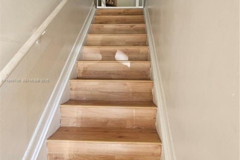 Снять в аренду таунхаус в Санрайз, Флорида 2 спальни, 83.43м2, № 2055573 - фото 11