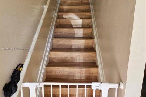 Снять в аренду таунхаус в Санрайз, Флорида 2 спальни, 83.43м2, № 2055573 - фото 6