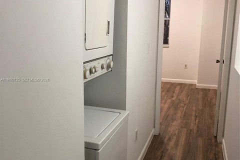 Снять в аренду таунхаус в Санрайз, Флорида 2 спальни, 83.43м2, № 2055573 - фото 20