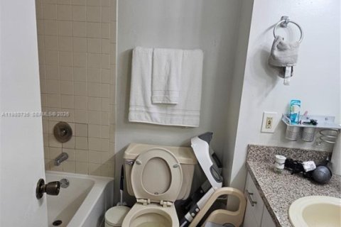 Снять в аренду таунхаус в Санрайз, Флорида 2 спальни, 83.43м2, № 2055573 - фото 12