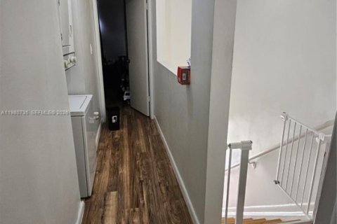 Снять в аренду таунхаус в Санрайз, Флорида 2 спальни, 83.43м2, № 2055573 - фото 13