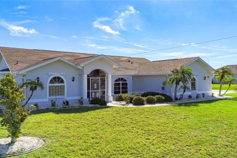 Villa ou maison à vendre à Rotonda, Floride: 4 chambres, 228.91 m2 № 1792010 - photo 2