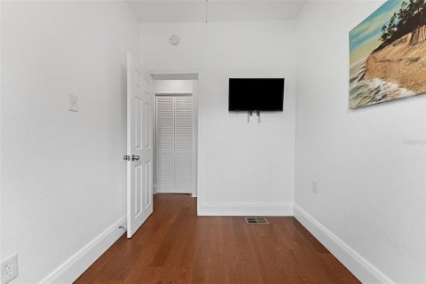 House in Saint Petersburg, Florida 6 bedrooms, 283.54 sq.m. № 1751968 - photo 27