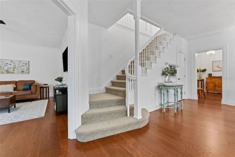House in Saint Petersburg, Florida 6 bedrooms, 283.54 sq.m. № 1751968 - photo 30