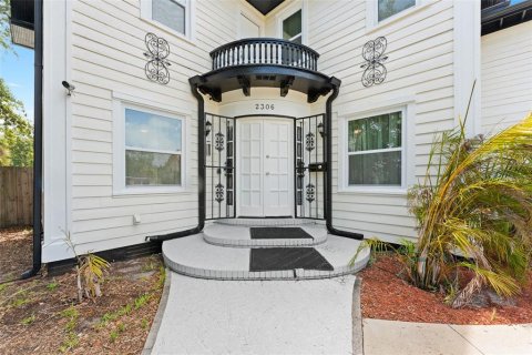 House in Saint Petersburg, Florida 6 bedrooms, 283.54 sq.m. № 1751968 - photo 6